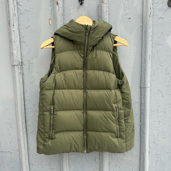 Lululemon khaki weightless wonder down vest, size 8 - Picture 4 of 11